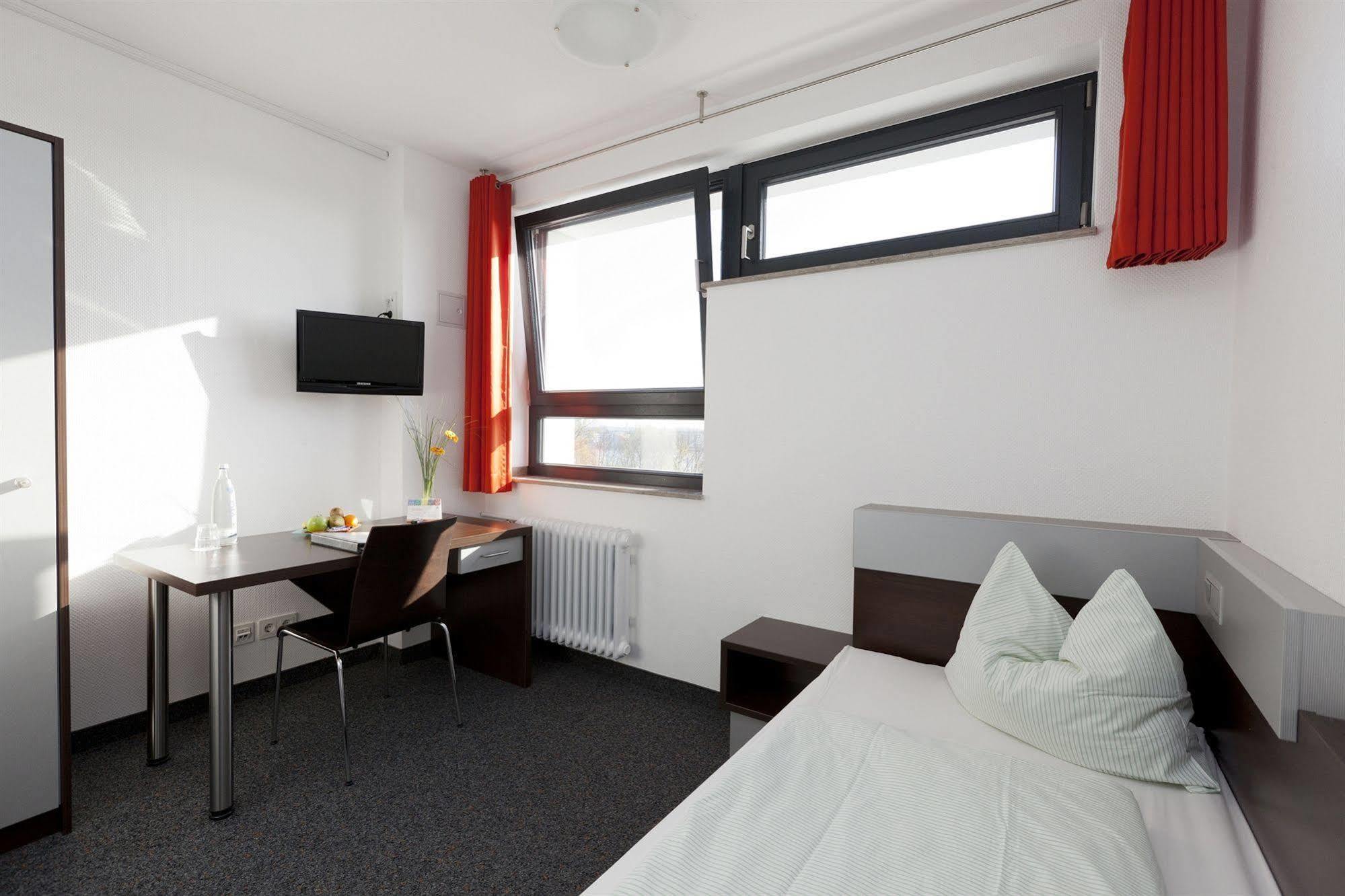 Jugendherberge City-Hostel Koeln-Riehl Exterior foto